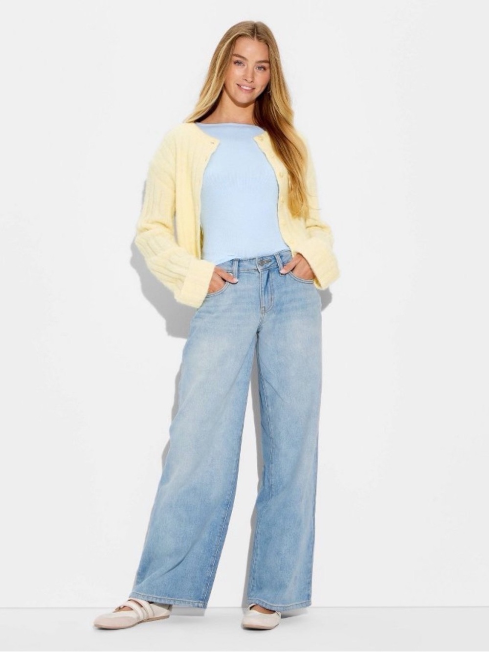 High-Rise Wide Leg Jeans in Medium Blue Wash EUC
